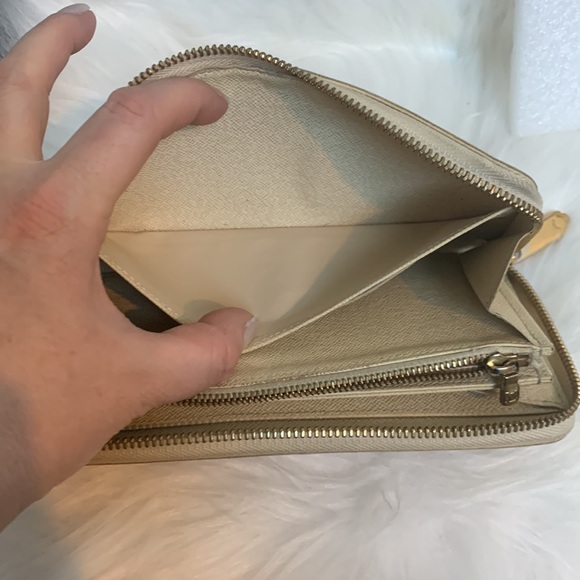 2012 authentic Louis Vuitton Damier Azure (DA) zippy long wallet - Picture 11 of 16